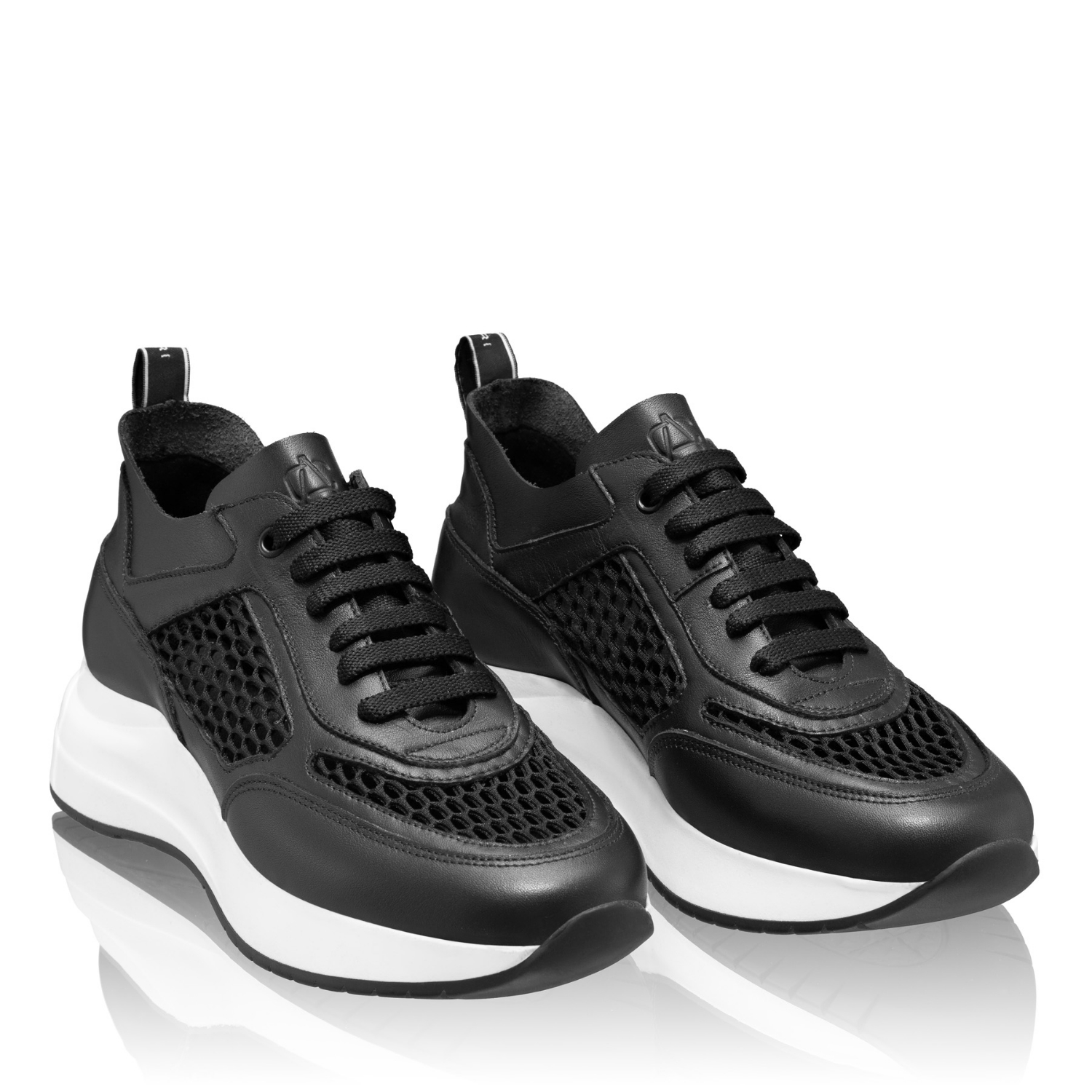 Picture of 8132 Vitello+Black Mesh 