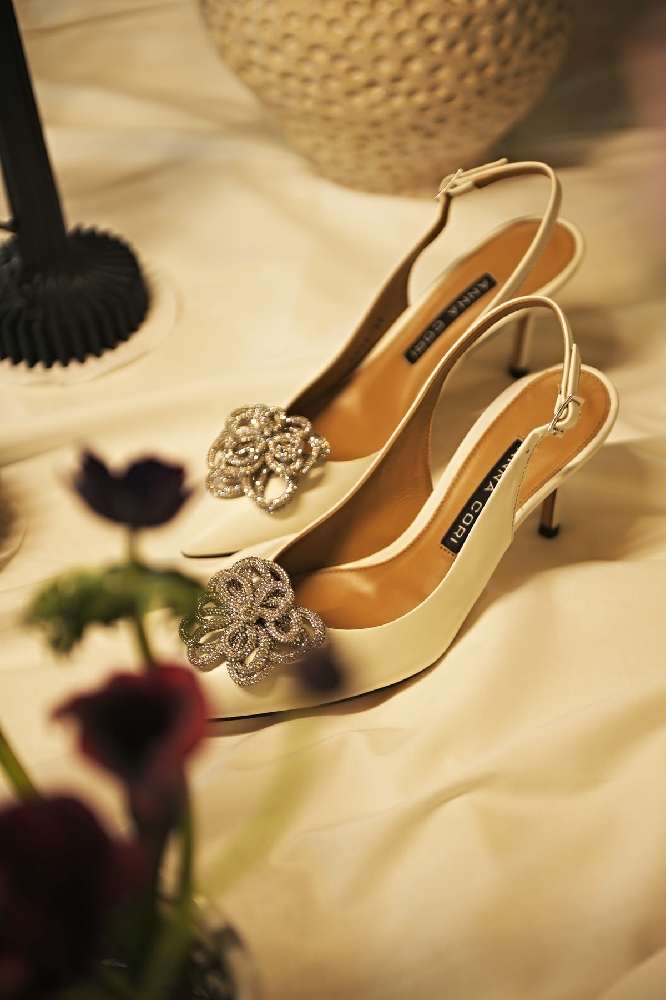 pantofi slingback de nunta cu accesorii 